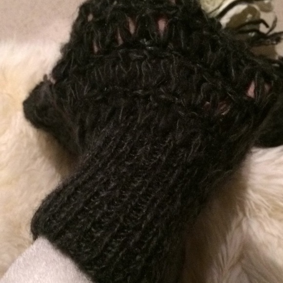 Poncho Off-the-Shoulder Acrylic Knit Fringe OS - Picture 2 of 4